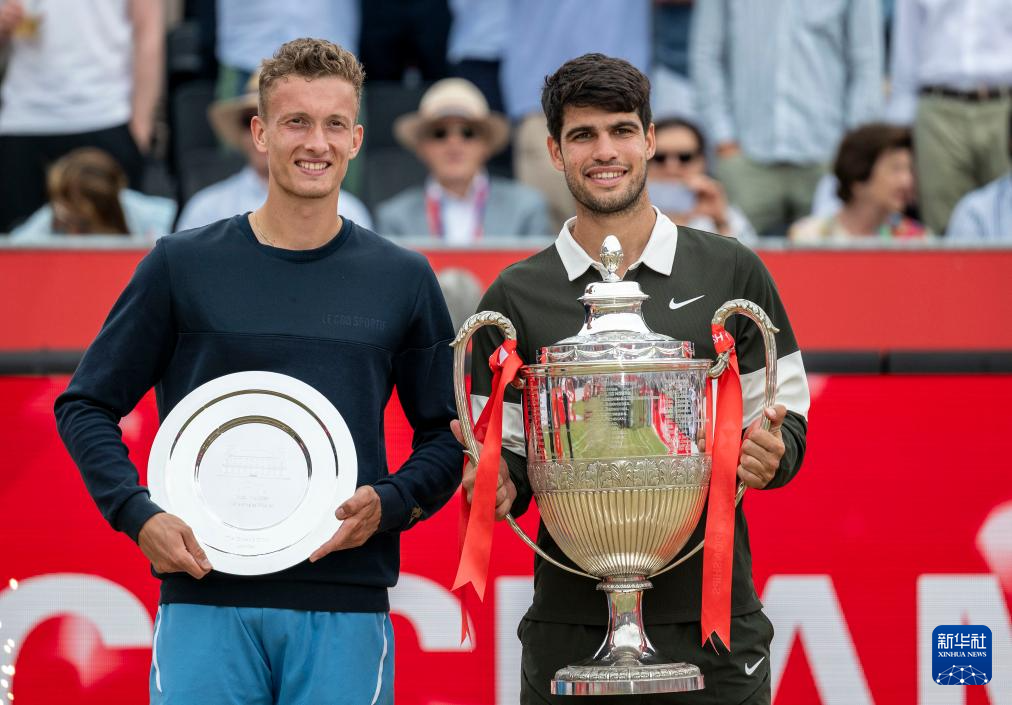 美网险胜拉沃尔杯，阿尔卡拉斯带队取胜