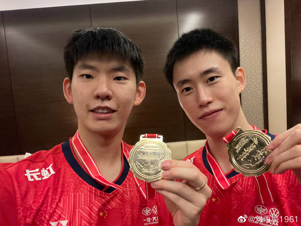 包含中国羽毛球队险胜韩国羽毛球队，谌龙三分雨点燃全场的词条